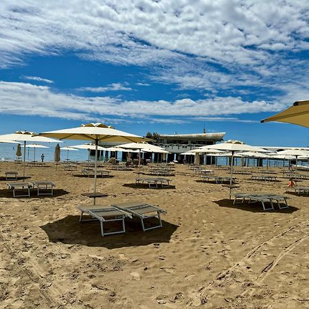 Appart 24 City Center Parking And Sea Design District Lignano Sabbiadoro Esterno foto